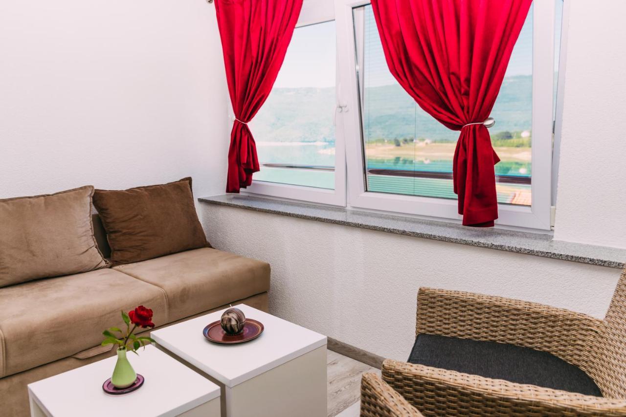 Apartmani Markesic Ramsko Jezero Prozor Exterior photo